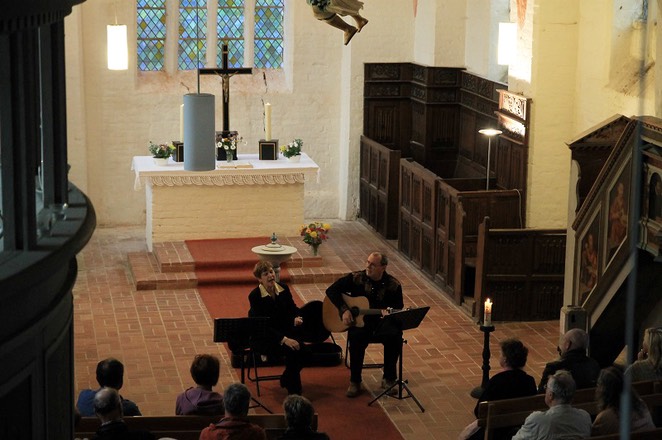 Rückert & Koster in der St.-Andreas-Kirche Lancken-Granitz, Foto: Reno Engel